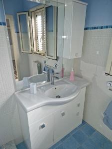 Ένα μπάνιο στο La dimora di Bacchilide