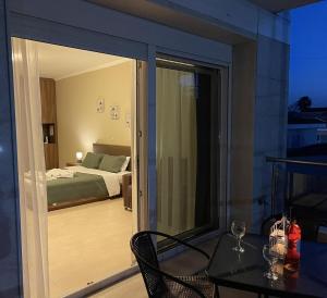 Rúm í herbergi á Orchidea Hotel