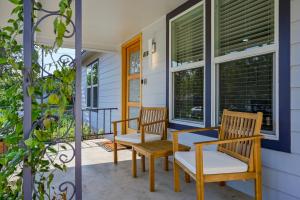 Photo de la galerie de l'établissement Artful Urban Bungalow Stylish Comfort in North Austin, à Austin