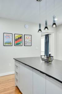 Photo de la galerie de l'établissement Artful Urban Bungalow Stylish Comfort in North Austin, à Austin