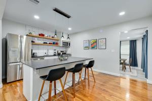 Photo de la galerie de l'établissement Artful Urban Bungalow Stylish Comfort in North Austin, à Austin