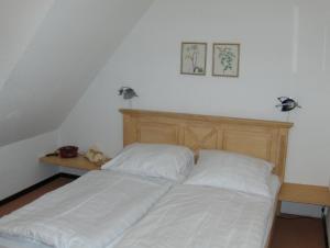 Ein Bett oder Betten in einem Zimmer der Unterkunft Ihr Ferien Hotel Brunnenhof