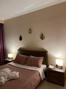Rúm í herbergi á Orchidea Hotel