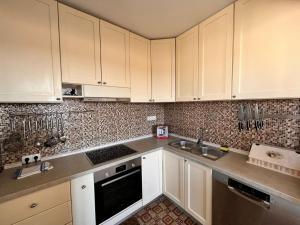 Kuchyň nebo kuchyňský kout v ubytování Apartment Oscar