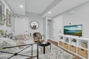 a living room with a couch and a tv at Stylish Suite-NearWEM-4 Bed-Central in Edmonton