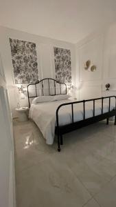 A bed or beds in a room at Santa Lucia Affittacamere