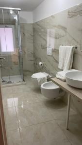 A bathroom at Santa Lucia Affittacamere