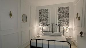 A bed or beds in a room at Santa Lucia Affittacamere
