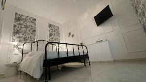 A bed or beds in a room at Santa Lucia Affittacamere
