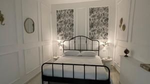 A bed or beds in a room at Santa Lucia Affittacamere