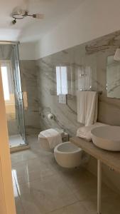 A bathroom at Santa Lucia Affittacamere