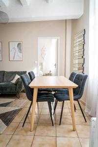 a dining room with a wooden table and chairs at La maison des Cordeliers in Loches