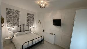 A bed or beds in a room at Santa Lucia Affittacamere