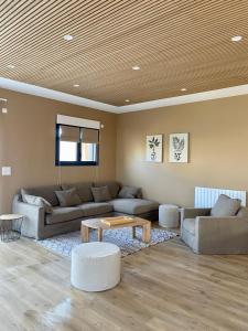 a living room with couches and a coffee table at La Cremaillere Hôtel-Restaurant in Courseulles-sur-Mer