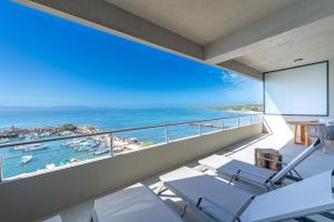 a balcony with chairs and a view of the ocean at Ancora Punta Mita in Punta Mita
