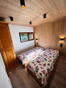Säng eller sängar i ett rum på Chalets Du Galibier I - 2 Pièces pour 4 Personnes 34