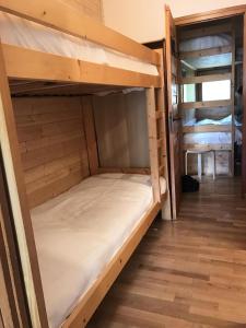 a couple of bunk beds in a room at Résidence Les Arolles - 2 Pièces pour 6 Personnes 24 in Valloire