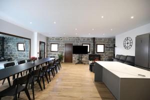 a living room with a long table and chairs at Casa rural El Atardecer in Villacastín