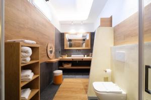 a bathroom with a toilet and a sink at In centro da Carlotta in Olbia