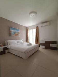 Posteľ alebo postele v izbe v ubytovaní Cosy 2bed Apartment In Manikata By Homely