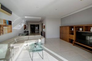 A kitchen or kitchenette at The Strand Apartments By Homely