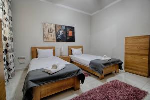 A bed or beds in a room at The Strand Apartments By Homely