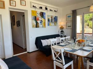 Posezení v ubytování Apartamento con jardín a 11 metros de la playa. SE. + 37 fotografií