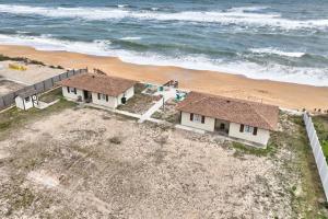 una vista aerea di una casa sulla spiaggia di Quarter Deck N | Flagler Beach a Flagler Beach Altre 37 foto