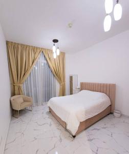 Postel nebo postele na pokoji v ubytování Luxury Creek-view 2 Bedroom apartment,Ajman, UAE