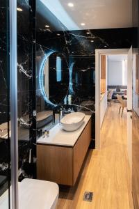 Koupelna v ubytování Volos Inn Hotel + 37 fotografií