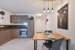 Kuchyň nebo kuchyňský kout v ubytování Mensel City 1