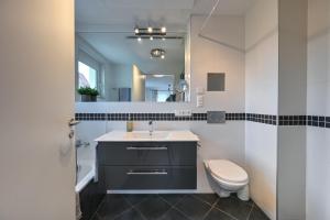 Koupelna v ubytování Mensel City 1 + 25 fotografií