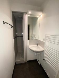 a white bathroom with a shower and a sink at Résidence Les Pleiades - 2 Pièces pour 6 Personnes 234 in Magland
