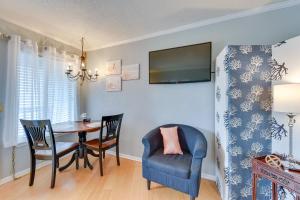 Gallery image of Breezy Tybee Island Condo - 100 Yards from Beach! in Tybee Island
