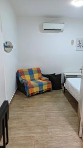 Un ou plusieurs lits dans un hébergement de l'établissement Charmoso e confortável com A/C