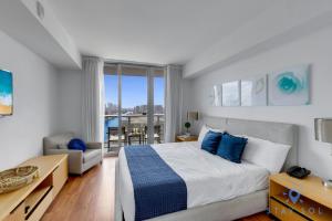 a bedroom with a bed and a living room at Infinite View Balcony - Amazing Pool - Gym in Hallandale Beach