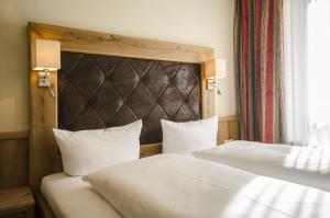 Postel nebo postele na pokoji v ubytování Hotel Gasthof Jägerhaus