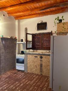 a kitchen with a stove and a refrigerator at Néctar in Tinogasta