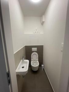 Ванная комната в Big 3-bedroom apartment 78m²