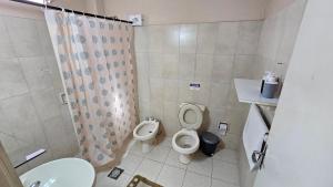 a small bathroom with a toilet and a sink at SOCRA Centro in Asuncion