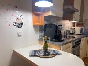 Kuchyň nebo kuchyňský kout v ubytování TAMLiving Mureck-NEU-Voll Ausgesattet-Küche-Smart TV-WIFI-Parken Frei