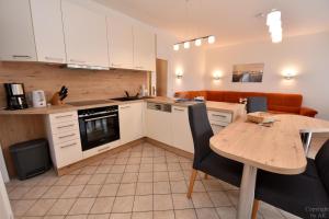 Küche/Küchenzeile in der Unterkunft Haus "Luv und Lee" Appartement LEE02