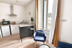 Кухня или мини-кухня в Lorient, Studio Centre, Fibre Proche Gare, Plage
