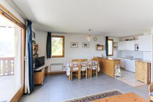 Kuchyňa alebo kuchynka v ubytovaní Résidence Presles - Appartement duplex de charme 4 pièces 8 personnes à Vallandry dans un quartier calme et proche des pistes MAE-2004 + 10 fotografií