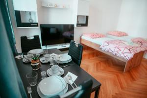 Posteľ alebo postele v izbe v ubytovaní Raimond Apartment Top 12