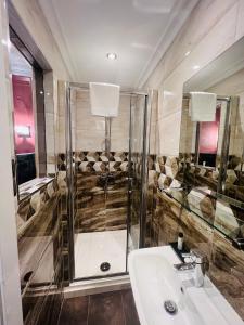 Gambar di galeri bagi Private Room@LeicesterSquare in a Shared Flat di London