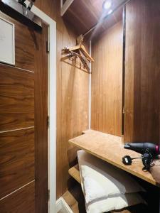 Gambar di galeri bagi Private Room@LeicesterSquare in a Shared Flat di London
