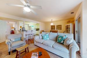 Χώρος καθιστικού στο Plantations East - 110 Heron Ct