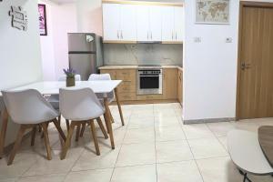 Køkken eller tekøkken på Dalanaj Apartment