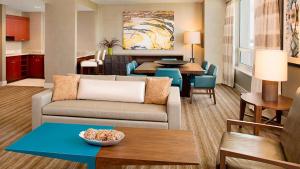 Ruang duduk di The Westin Chicago North Shore